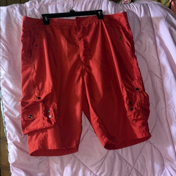 Men's Red Cargo Shorts Size 42 - Picture 1 of 3